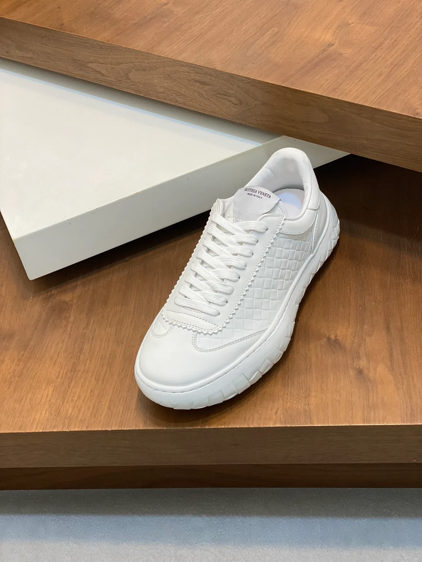 Men's men's shoes 💰480 [New style] ⛺️⛺️BV-Bottega Veneta men's Apollo sneakers. Run to the next stop at a brisk and comfortable pace. This casual shoe is a nylon and suede cowhide lace-up sneaker. Material: Fabric stitching cowhide and cow suede. Rubber outsole Size: 38-44 (45 can be customized